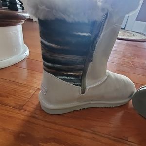 Women's tan Lamo boots